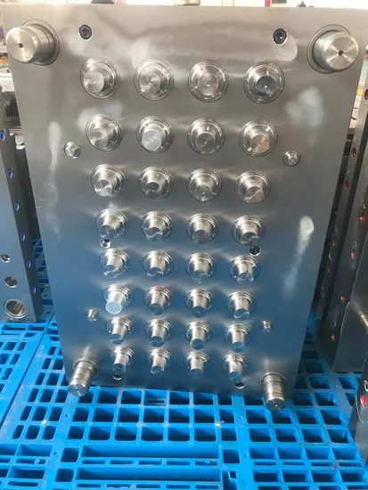 Mineral Water Cap/ Closure/Lid/Cover Mould/Mold with Hot Runner Slitting Cap Mold 